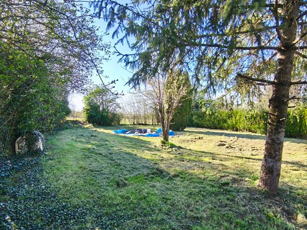 Maison à rénover sur la commune de Chaunay accès rapide N10 Angoulême Poitiers