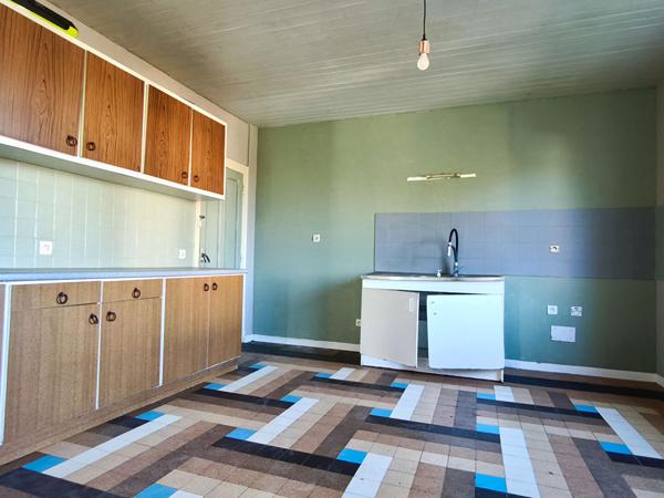 Maison à rénover sur la commune de Chaunay accès rapide N10 Angoulême Poitiers