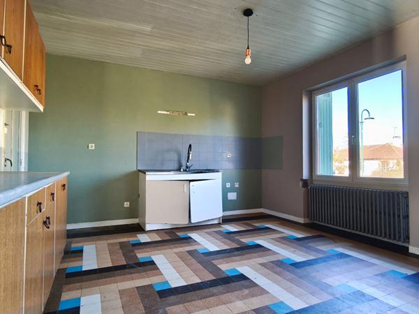 Maison à rénover sur la commune de Chaunay accès rapide N10 Angoulême Poitiers