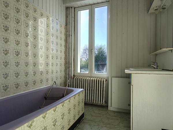 Maison à rénover sur la commune de Chaunay accès rapide N10 Angoulême Poitiers