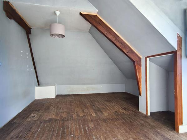 Maison à rénover sur la commune de Chaunay accès rapide N10 Angoulême Poitiers