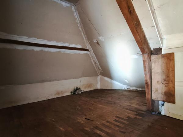 Maison à rénover sur la commune de Chaunay accès rapide N10 Angoulême Poitiers