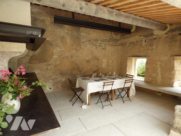 Magnifique propriété de prestige avec vue dominante, située à qq minutes de GRIGNAN au calme