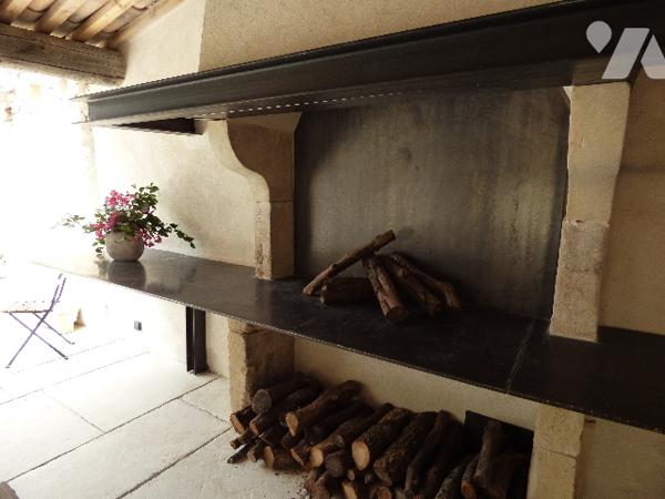 Magnifique propriété de prestige avec vue dominante, située à qq minutes de GRIGNAN au calme