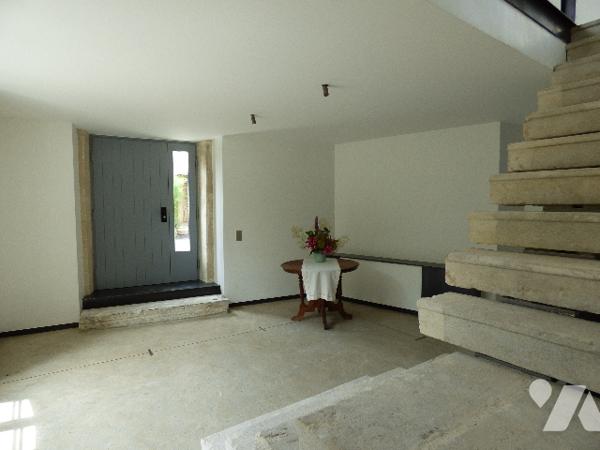 Magnifique propriété de prestige avec vue dominante, située à qq minutes de GRIGNAN au calme