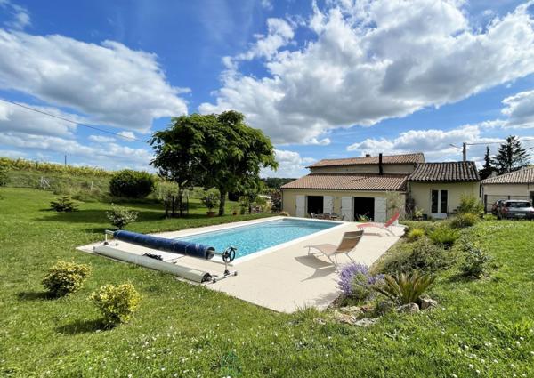 CHARENTAISE DE 165,5 M² SUR UNE PARCELLE DE 1 180 M² AVEC PISCINE ET GARAGE