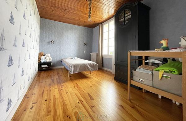 CHARENTAISE DE 165,5 M² SUR UNE PARCELLE DE 1 180 M² AVEC PISCINE ET GARAGE