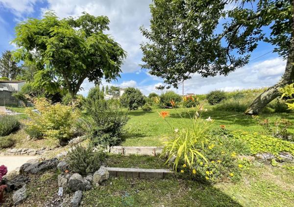 CHARENTAISE DE 165,5 M² SUR UNE PARCELLE DE 1 180 M² AVEC PISCINE ET GARAGE