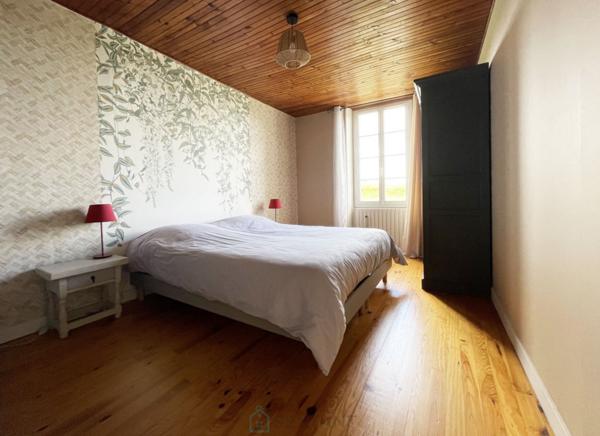 CHARENTAISE DE 165,5 M² SUR UNE PARCELLE DE 1 180 M² AVEC PISCINE ET GARAGE