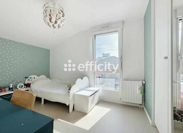Appartement
         4 pièces
        - 96 m² Exclusivité 580 000 € *