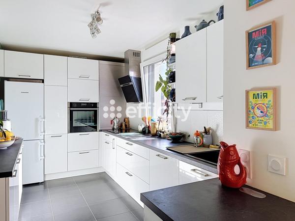 Appartement
         4 pièces
        - 96 m² Exclusivité 580 000 € *