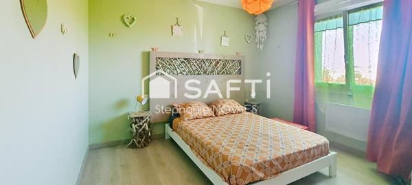 A vendre - Maison T4 R+1  avec piscine et garage, proche des plages.