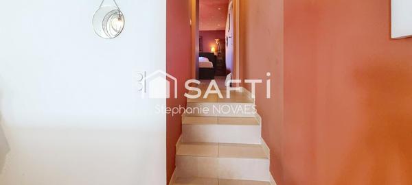 A vendre - Maison T4 R+1  avec piscine et garage, proche des plages.