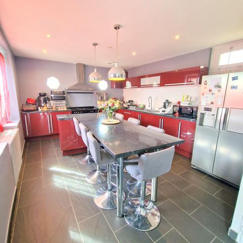 Villefranche-sur-Saône (69400) Maison quartier pavillonnaire dans un cadre verdoyant et paisible