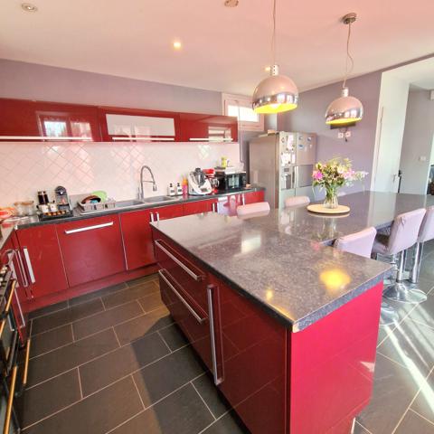 Villefranche-sur-Saône (69400) Maison quartier pavillonnaire dans un cadre verdoyant et paisible