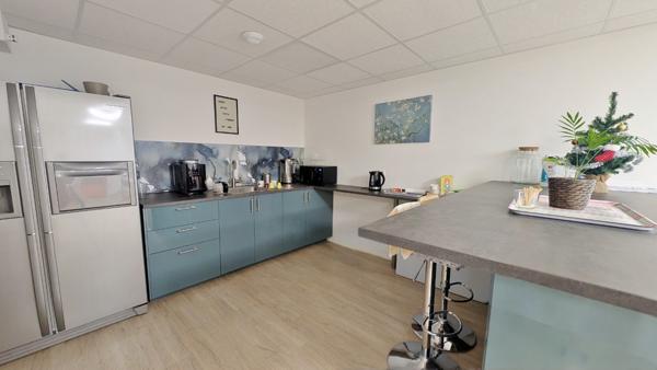 Bureau 7 pièces - 240 m²