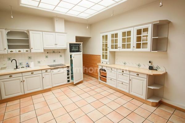 Hem Centre - Immeuble mixte - Professionnel et habitation 375 m2