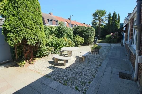 Hem Centre - Immeuble mixte - Professionnel et habitation 375 m2