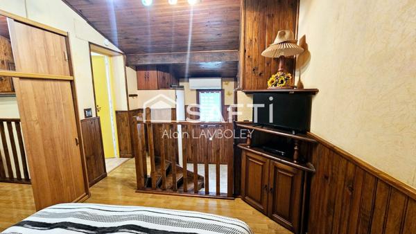 :  Villa au calme avec jardin, piscine et énergie verte