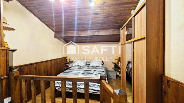 :  Villa au calme avec jardin, piscine et énergie verte