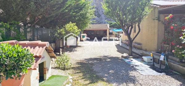 :  Villa au calme avec jardin, piscine et énergie verte