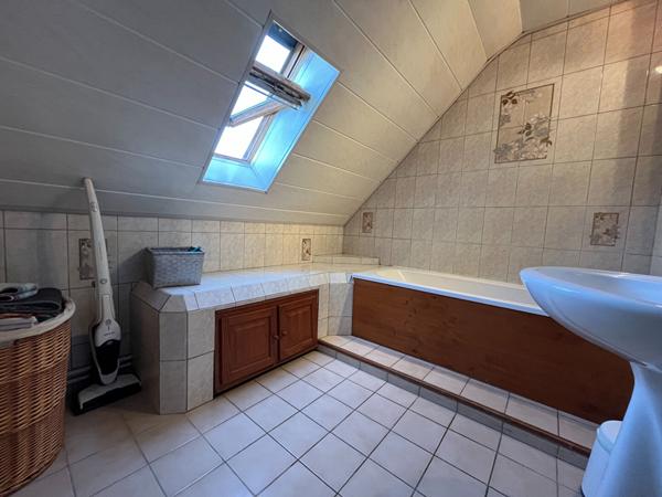 MAISON 6 PIÈCES  JARDIN  ET GARAGE