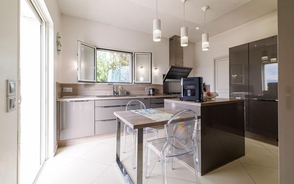 Maison à vendre    4 pièces • 164 m2 Nice