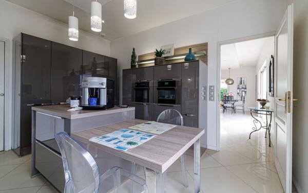 Maison à vendre    4 pièces • 164 m2 Nice