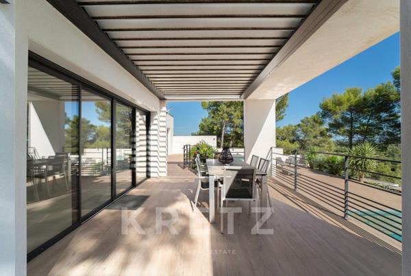 Villa d'exception avec dépendances et vue dégagée panoramique