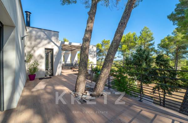 Villa d'exception avec dépendances et vue dégagée panoramique