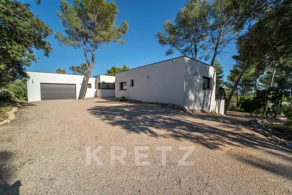 Villa d'exception avec dépendances et vue dégagée panoramique