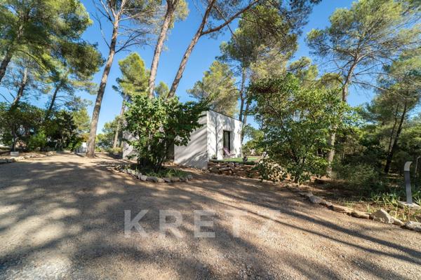 Villa d'exception avec dépendances et vue dégagée panoramique