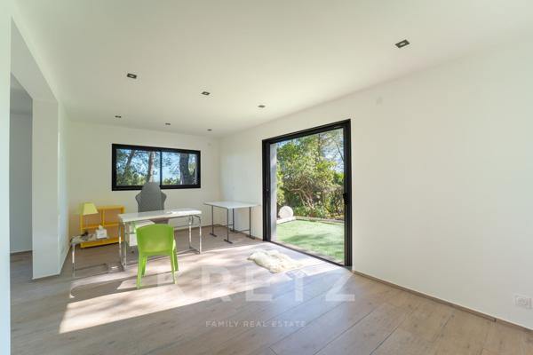 Villa d'exception avec dépendances et vue dégagée panoramique