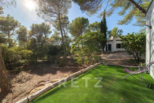 Villa d'exception avec dépendances et vue dégagée panoramique