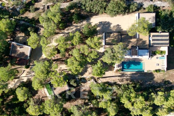 Villa d'exception avec dépendances et vue dégagée panoramique