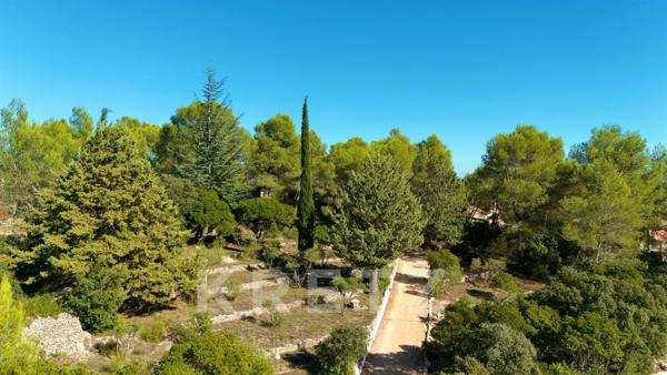 Villa d'exception avec dépendances et vue dégagée panoramique
