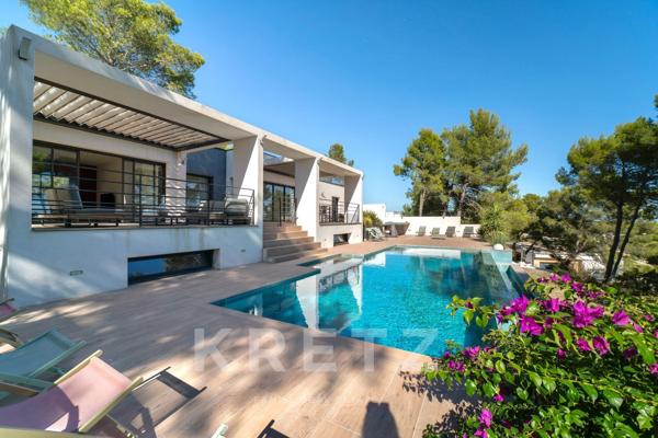 Villa d'exception avec dépendances et vue dégagée panoramique