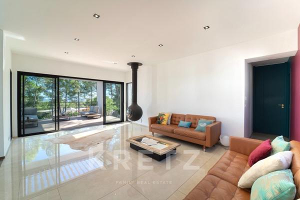Villa d'exception avec dépendances et vue dégagée panoramique