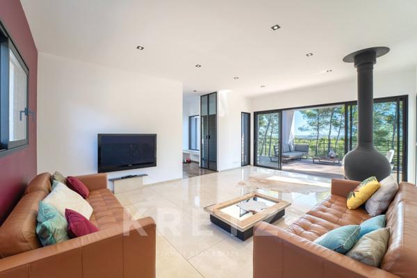 Villa d'exception avec dépendances et vue dégagée panoramique
