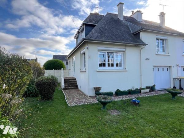 MAISON A USAGE D'HABITATION MITOYENNE D'UN COTE