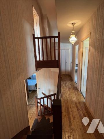 MAISON A USAGE D'HABITATION MITOYENNE D'UN COTE