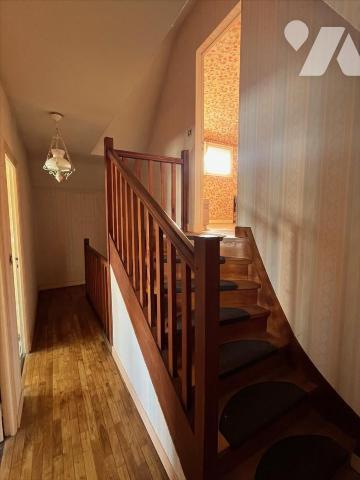 MAISON A USAGE D'HABITATION MITOYENNE D'UN COTE