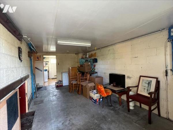 MAISON A USAGE D'HABITATION MITOYENNE D'UN COTE