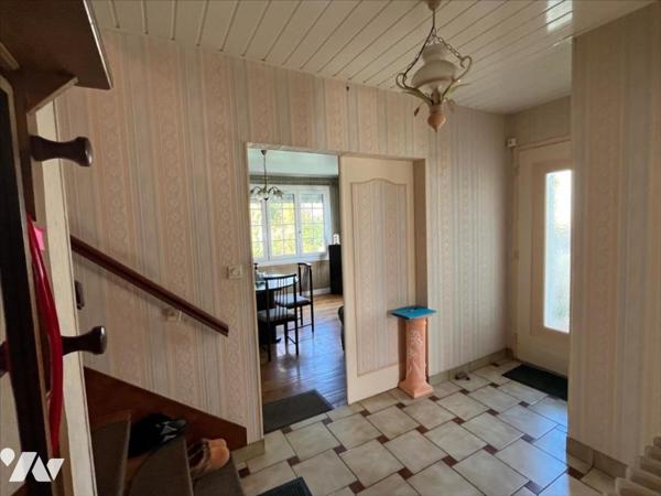 MAISON A USAGE D'HABITATION MITOYENNE D'UN COTE