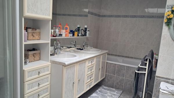 Maison
         4 pièces
        - 160 m² 299 000 € *