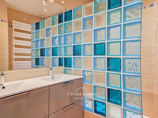 Appartement
         4 pièces
        - 100 m² Exclusivité 332 000 € *
