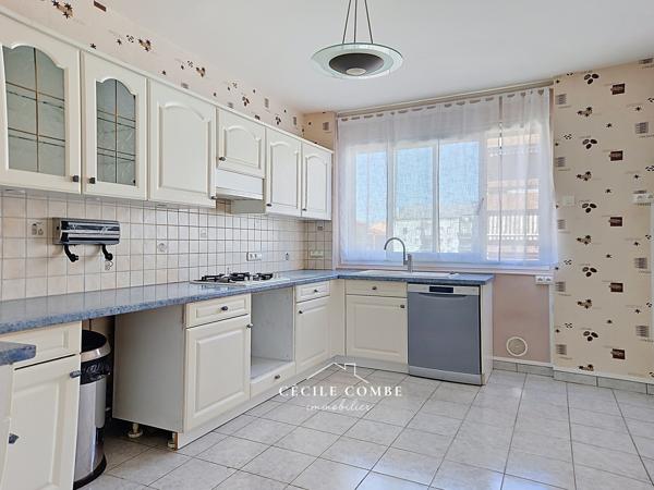 Appartement
         4 pièces
        - 100 m² Exclusivité 332 000 € *