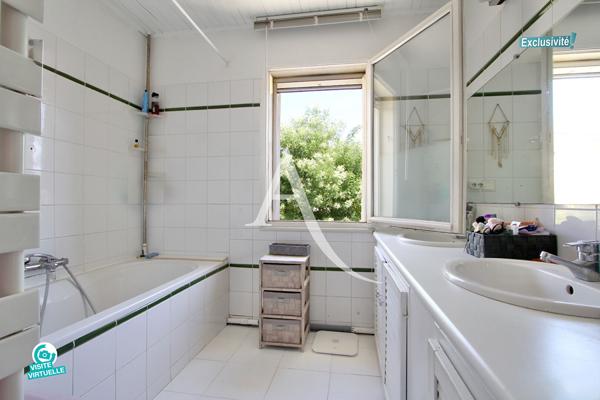 EXCLUSIVITÉ L'ADRESSE - LATTES BOIRARGUES - MAISON DE VILLE MITOYENNE - 4 PIÈCES D'ENVIRON 90 M² - 3 CHAMBRES - REMISE INDÉPENDANTE