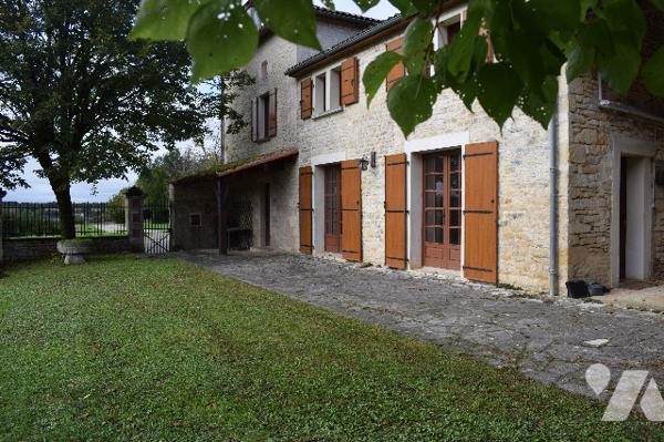 MAISON EN PIERRE COURCOME