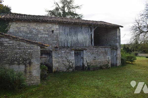 MAISON EN PIERRE COURCOME